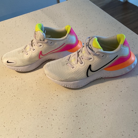 Nike Renew Running Shoes - Picture 5 of 6